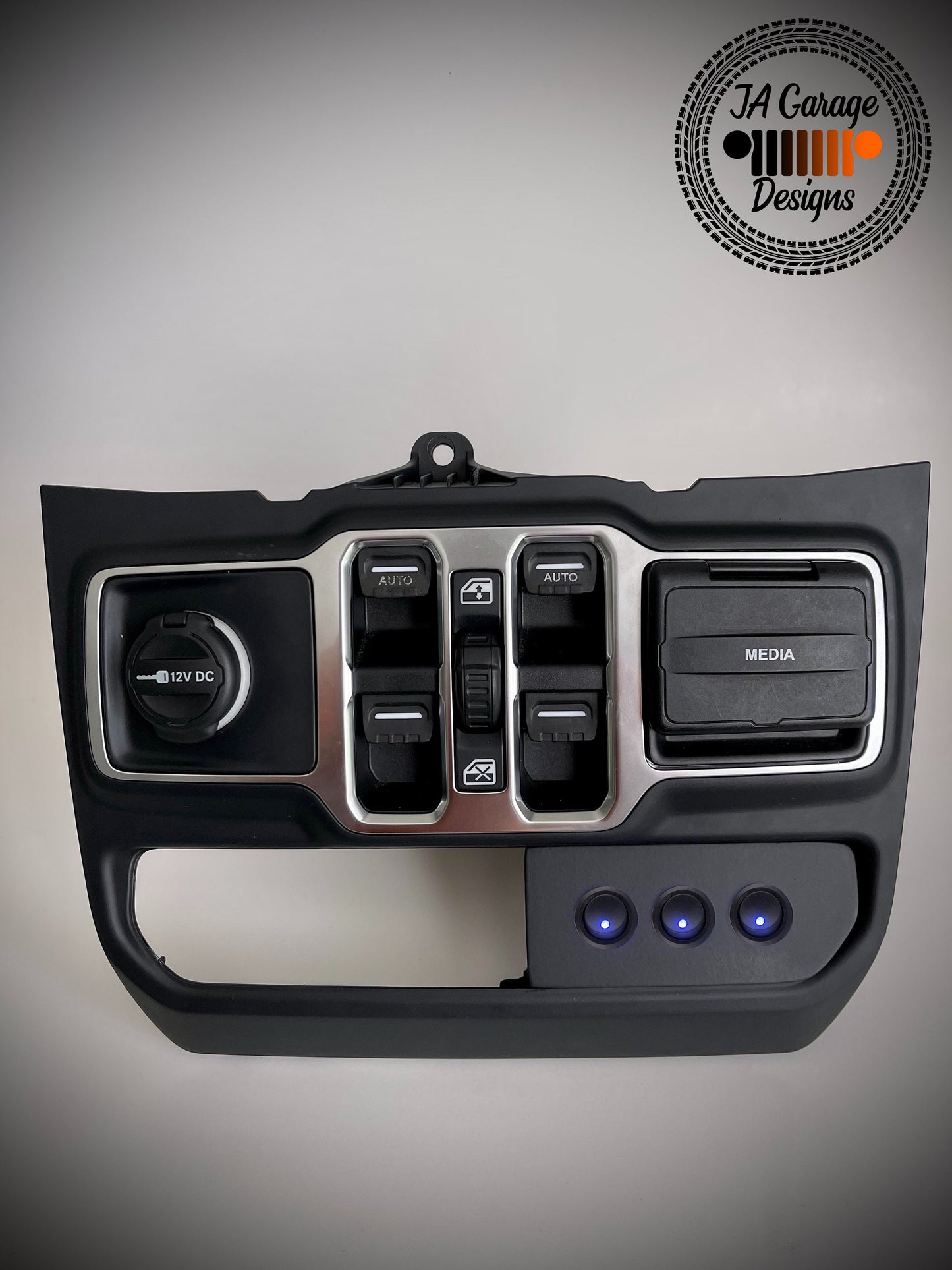 Jeep JL Wrangler/Gladiator JT Aux Switch Panel (right half)